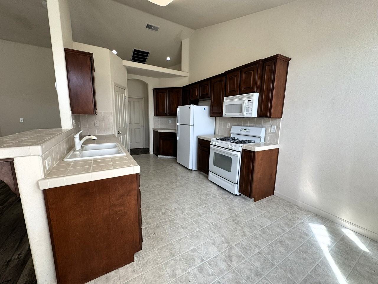 10824 N Bunkerhill Dr #1 - Photo 3 of 26