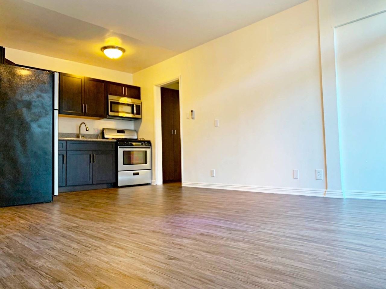 6871 Franklin Ave - Photo 2 of 50