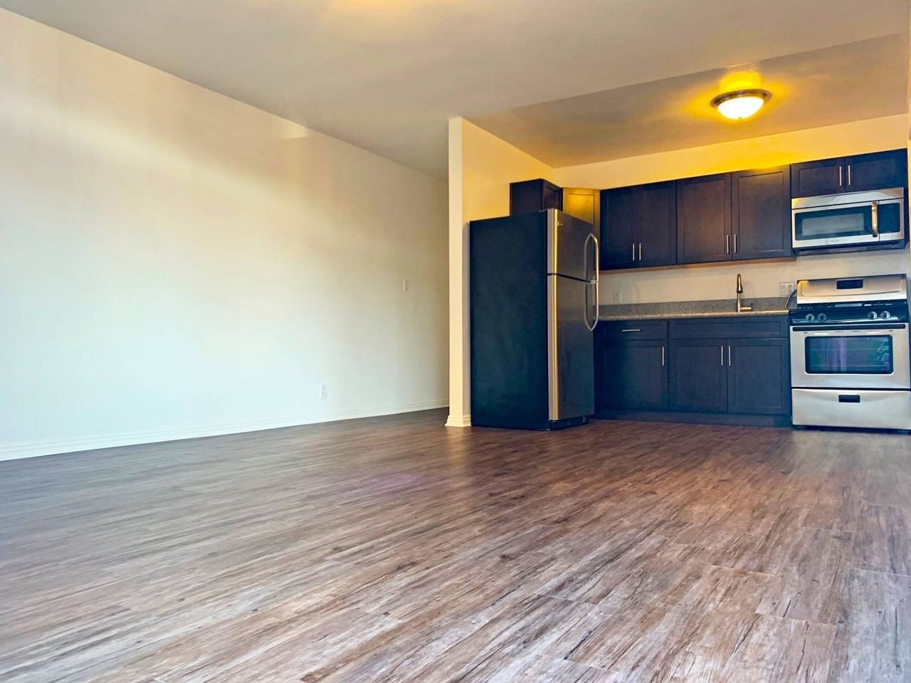 6871 Franklin Ave - Photo 3 of 50