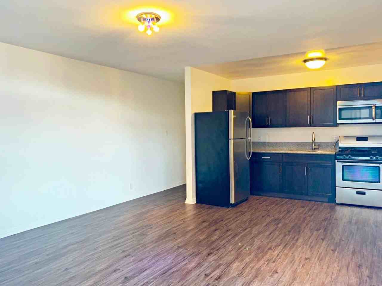 6871 Franklin Ave - Photo 4 of 50