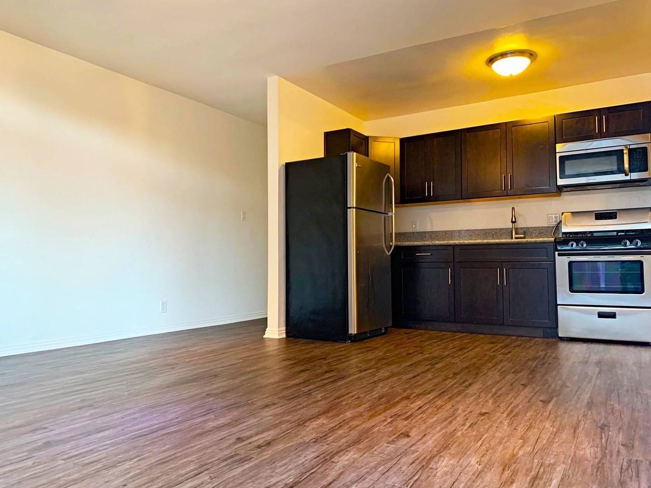 6871 Franklin Ave - Photo 5 of 50