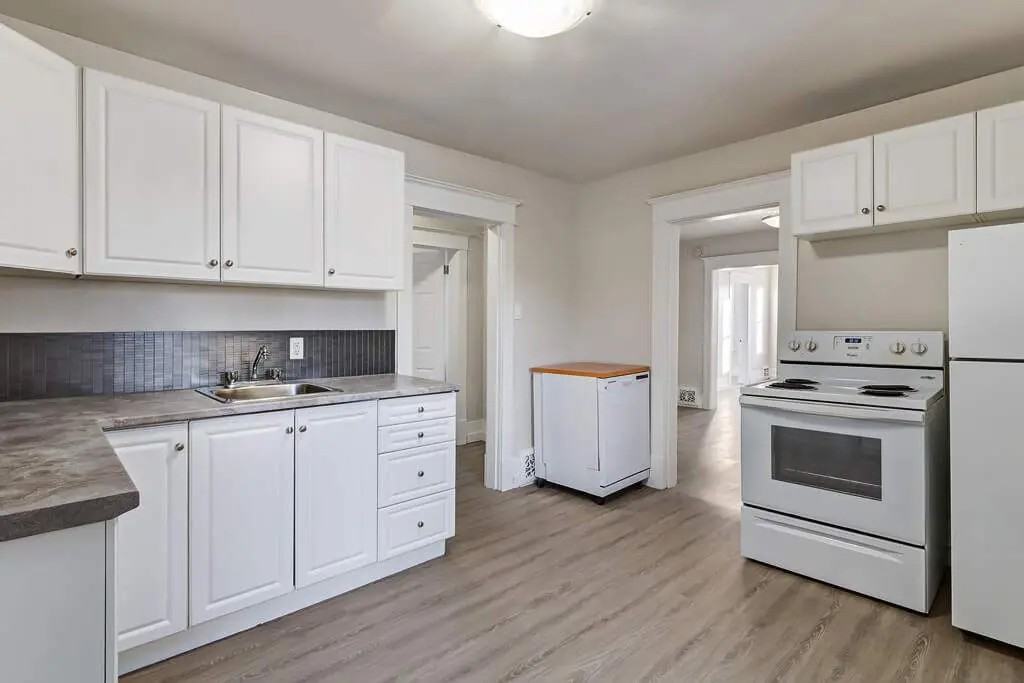 Mayrene Manor - Photo 4 of 12