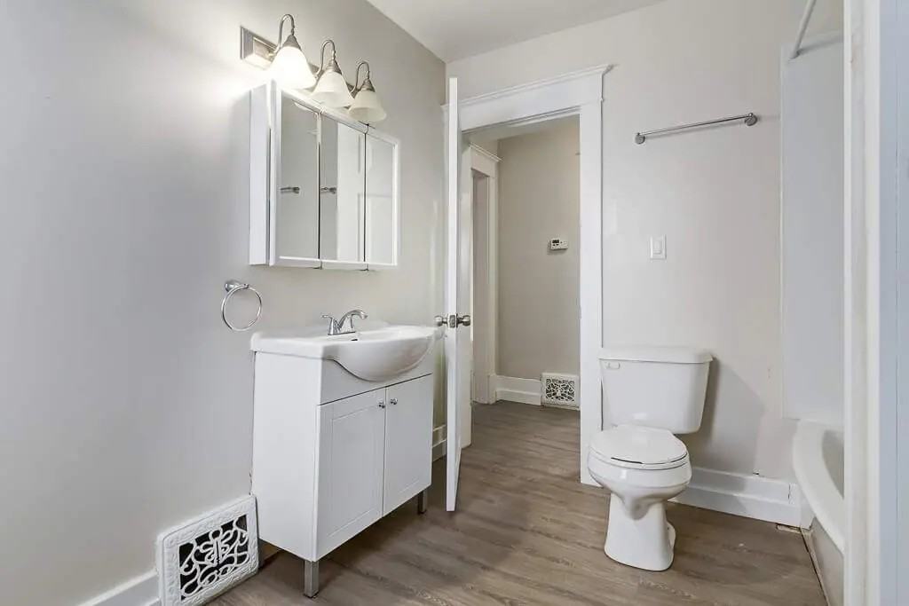 Mayrene Manor - Photo 7 of 12