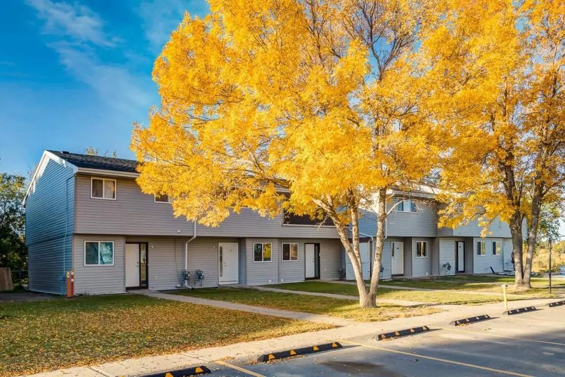 Lynbrook Townhouses - Photo 3 of 20