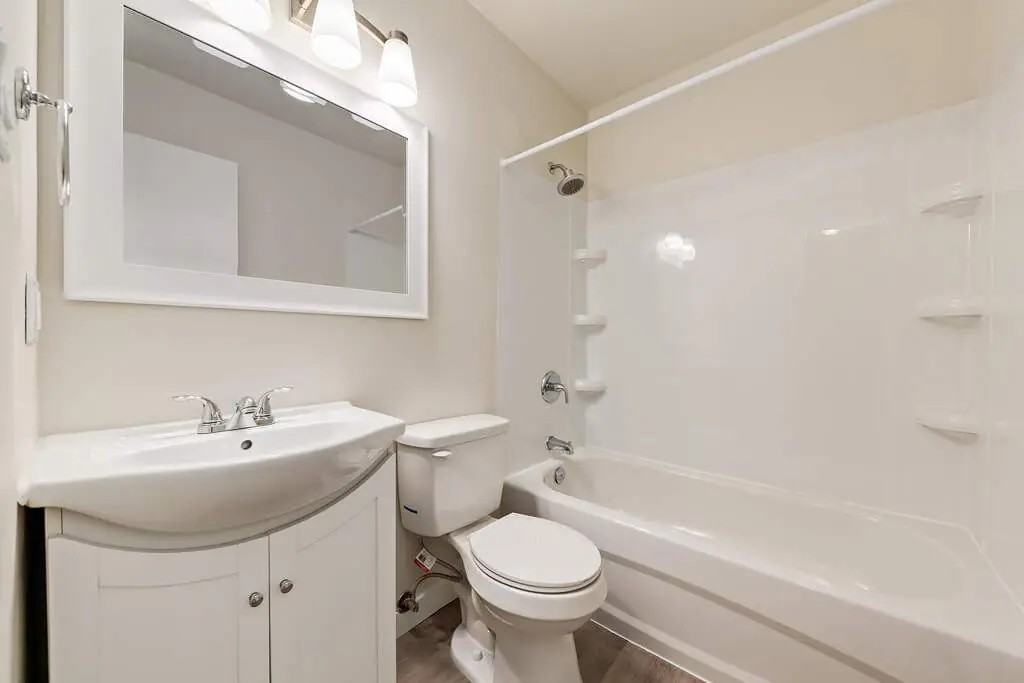 Lynbrook Townhouses - Photo 6 of 20