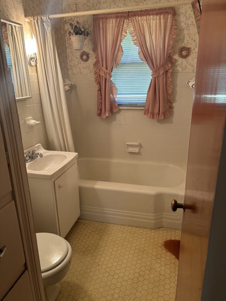 412 Joan Ave #1 - Photo 5 of 12