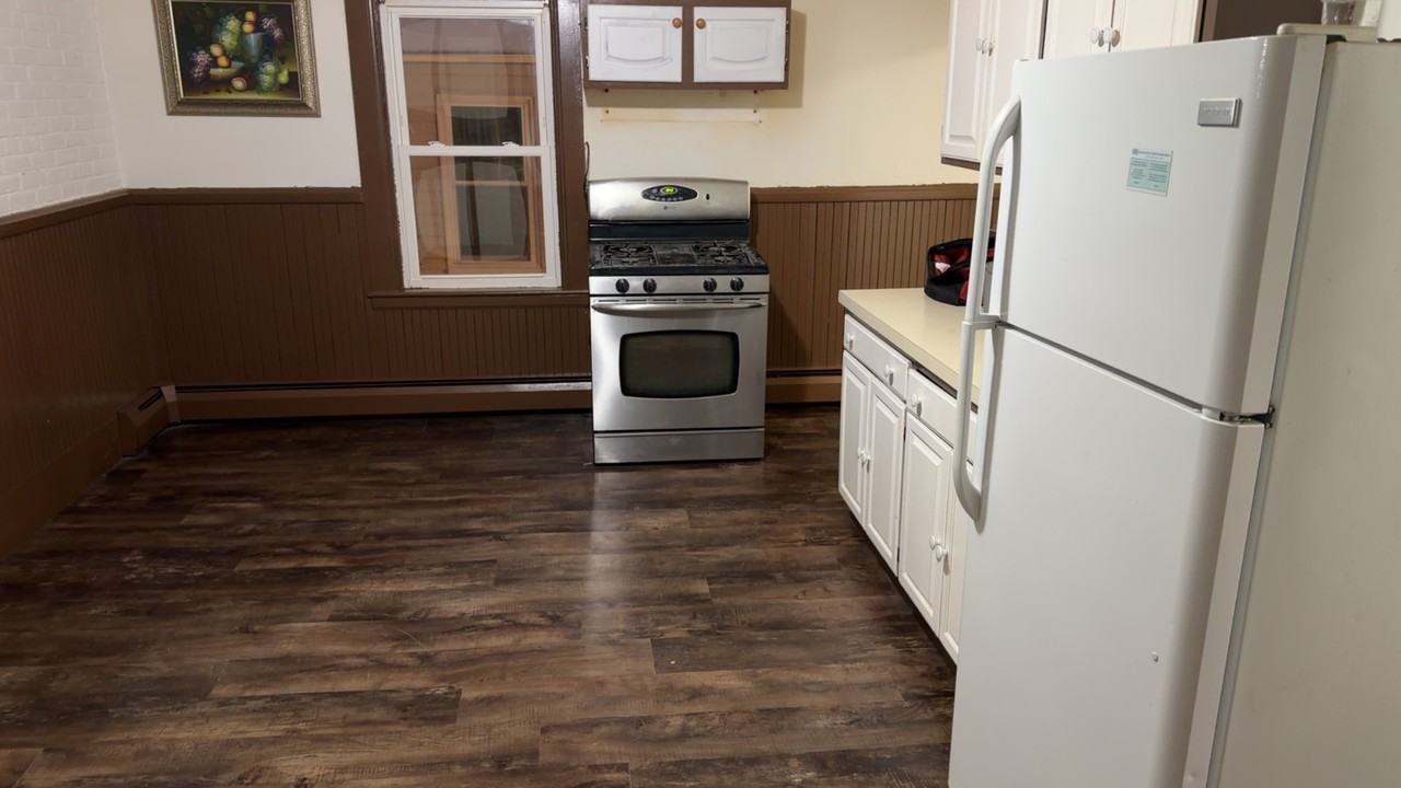 60 Grove St #2FAMILY - Photo 3 of 16