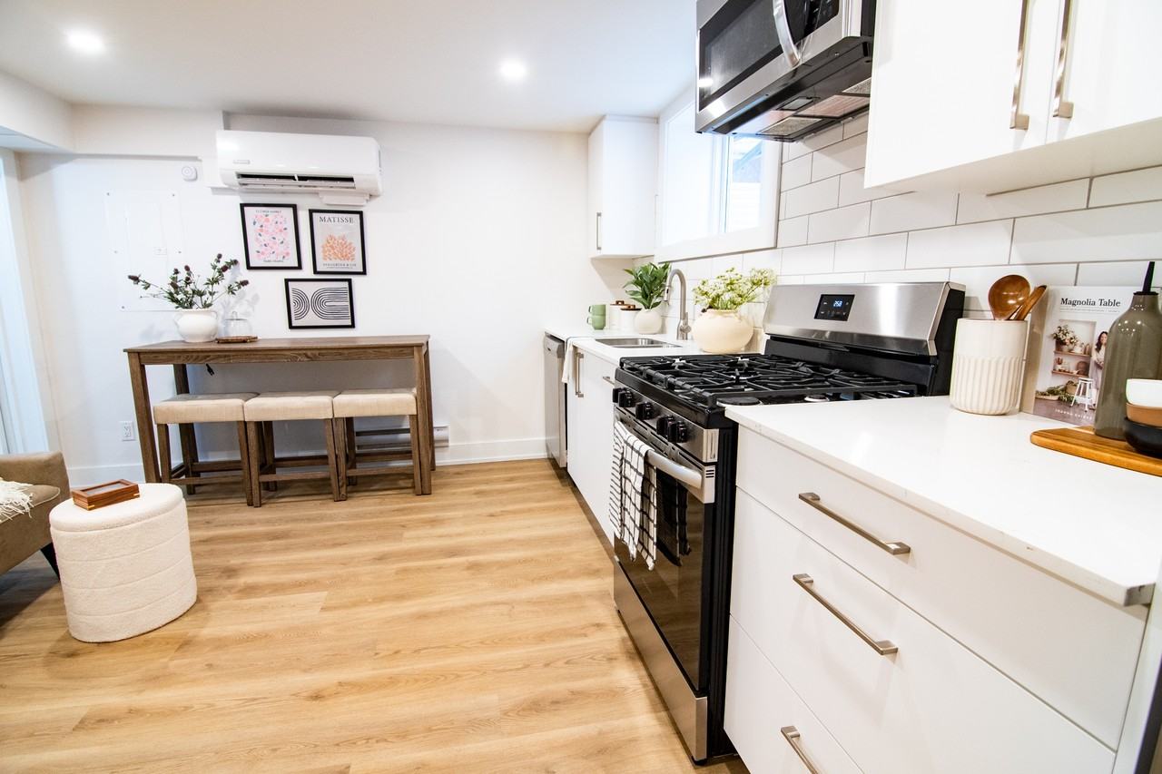 142 Young St #C - Photo 2 of 19