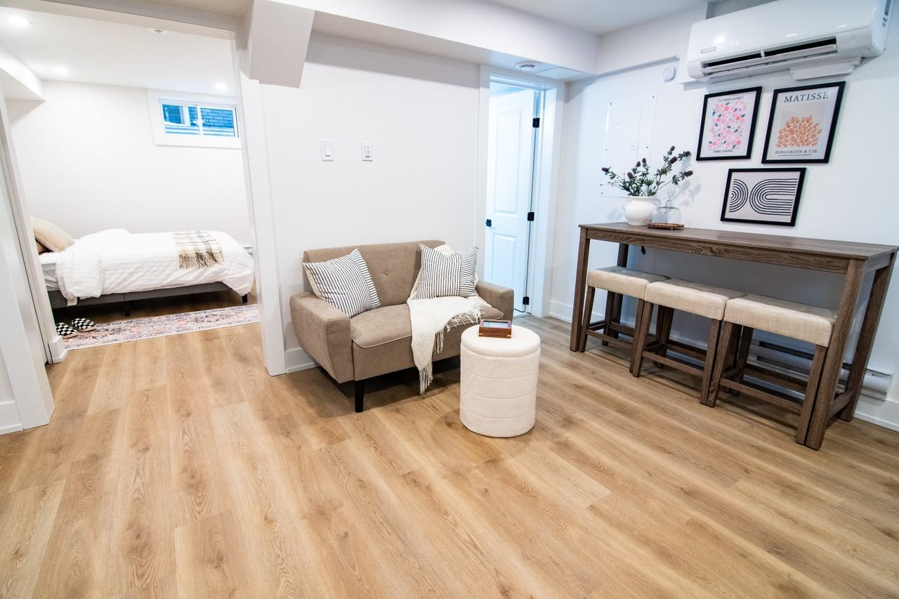 142 Young St #C - Photo 3 of 19