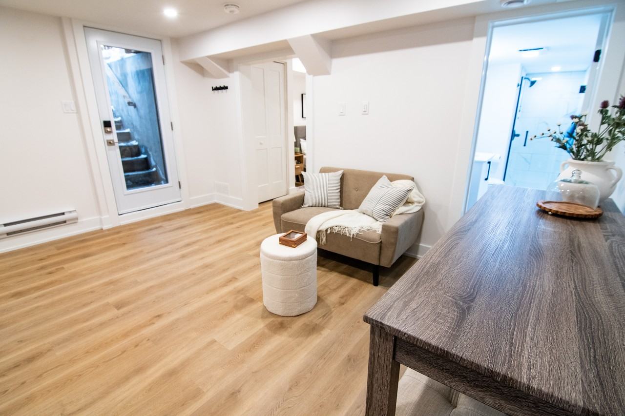 142 Young St #C - Photo 4 of 19