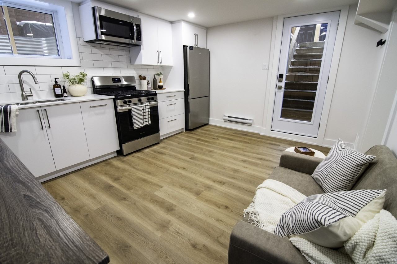 142 Young St #C - Photo 6 of 19