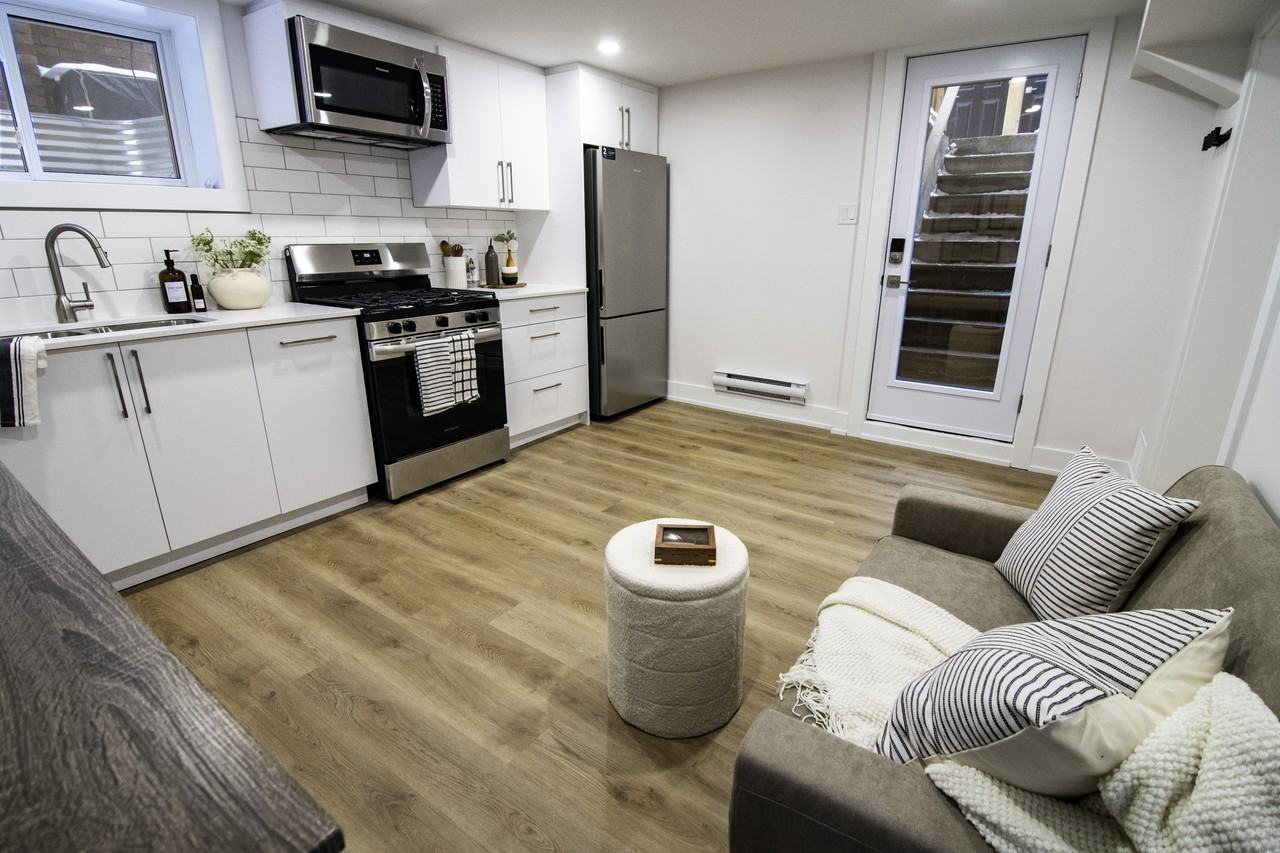 142 Young St #C - Photo 7 of 19