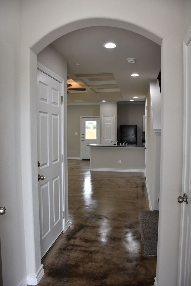 Modern 3 Bed 2 1/2 Bath Duplex - Photo 4 of 11