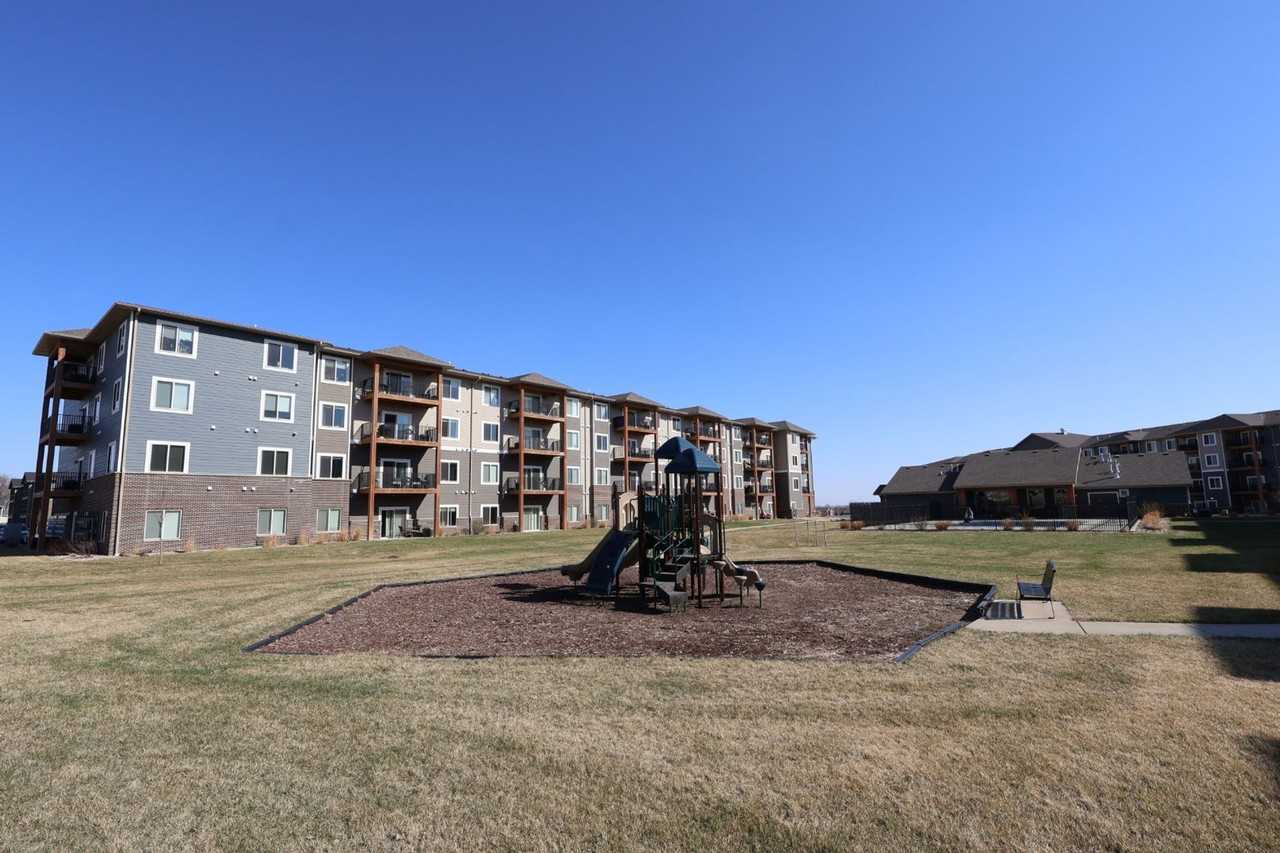 Welcome to Huntington Village - Photo 5 of 50