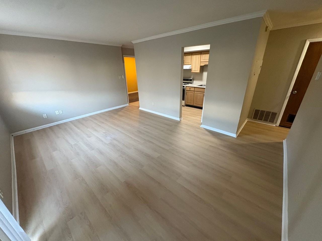 Giant Oaks Apartments - Photo 2 of 35