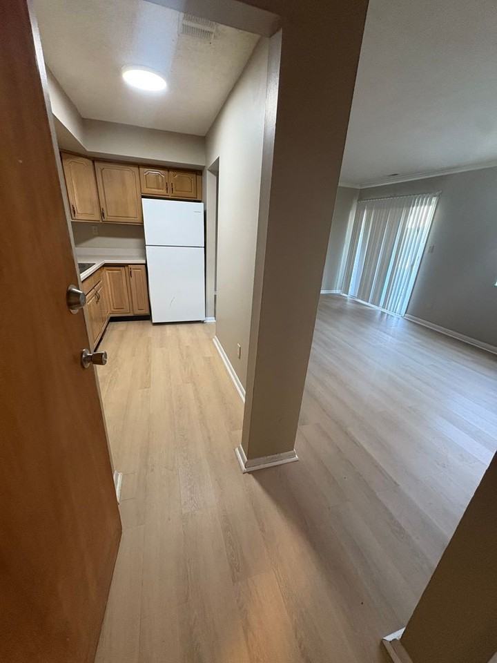 Giant Oaks Apartments - Photo 3 of 35