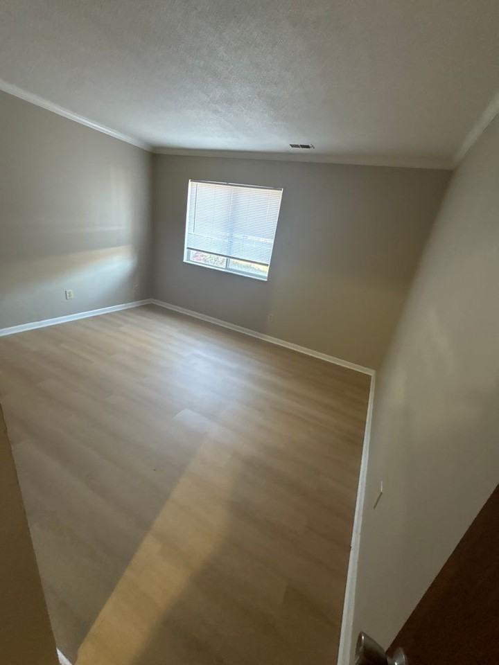 Giant Oaks Apartments - Photo 6 of 35