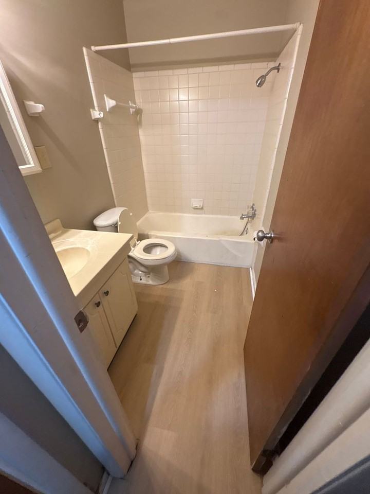 Giant Oaks Apartments - Photo 7 of 35
