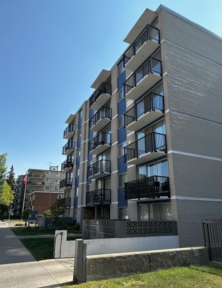 Park Royal Apartments - Photo 2 of 19