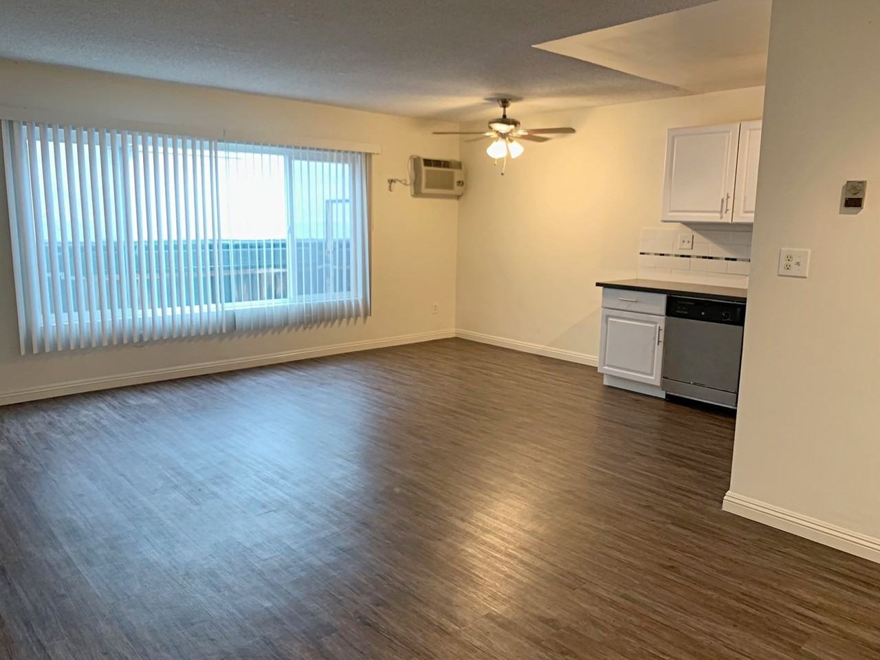 1847 Winona Blvd - Photo 5 of 49