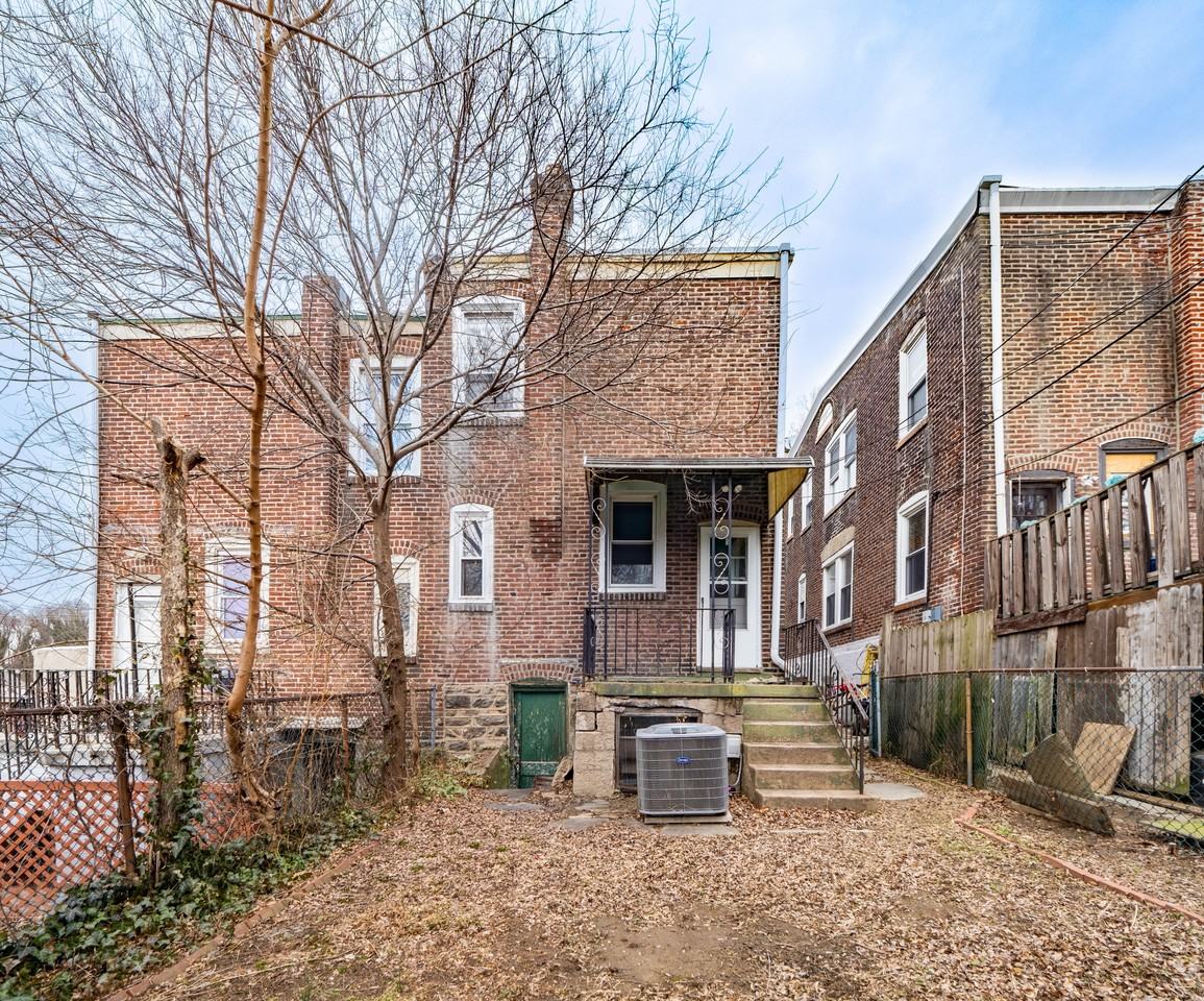 132 Lauriston St #1 - Photo 6 of 24