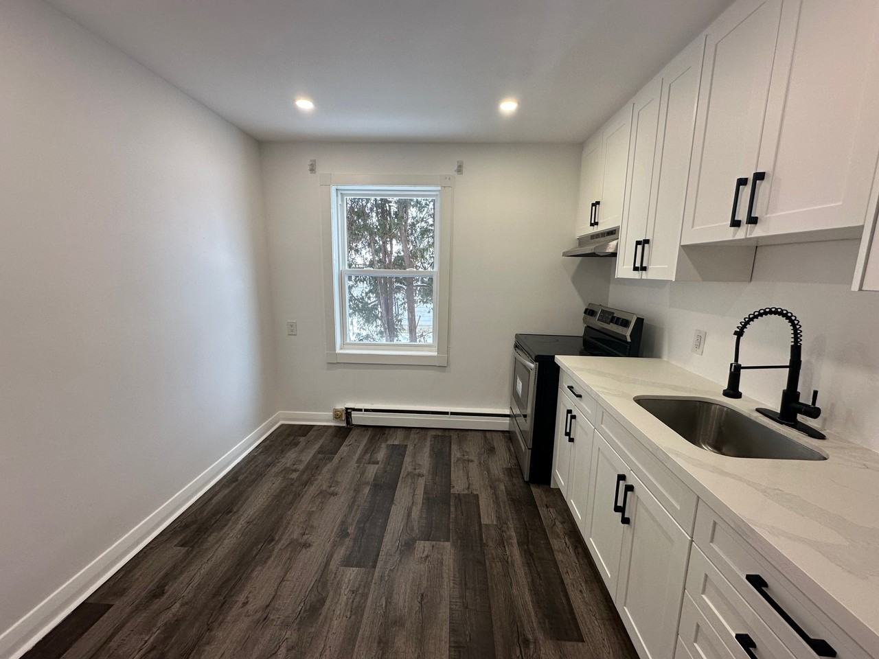 113 Rossland Rd E #3 - Photo 4 of 18