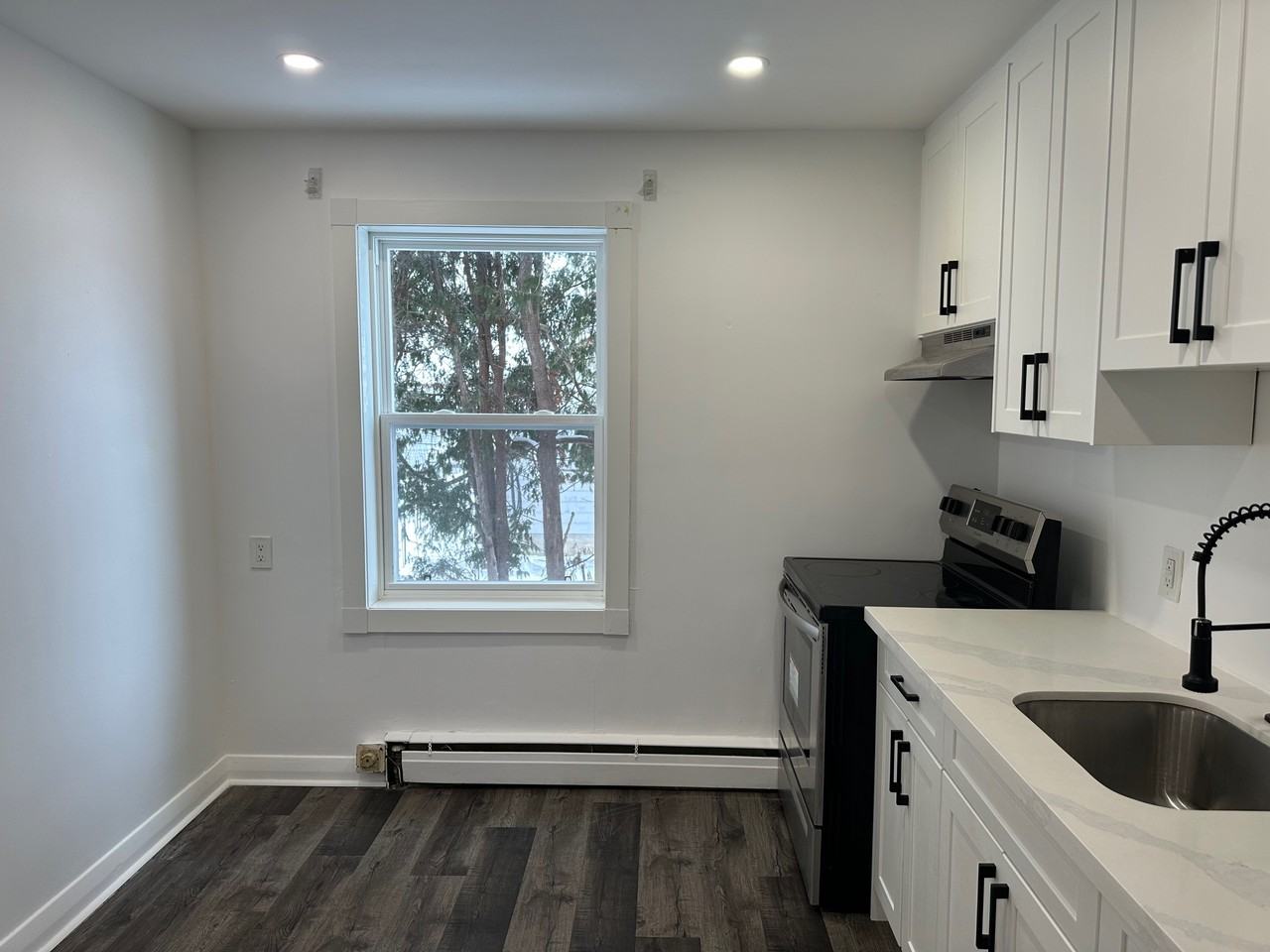 113 Rossland Rd E #3 - Photo 5 of 18