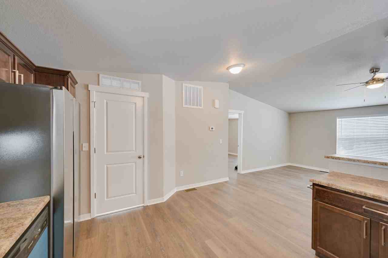 1512 Tweed St #1 - Photo 5 of 17