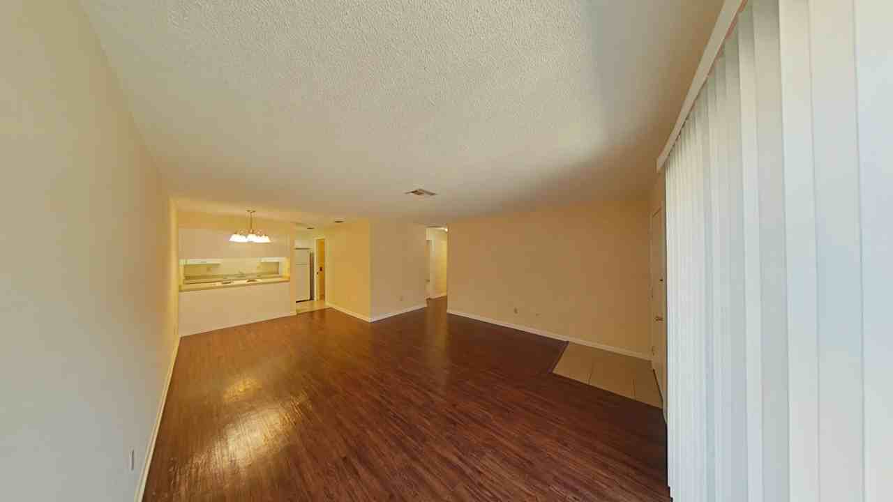 720 Ne 30th Ave #T - Photo 4 of 8