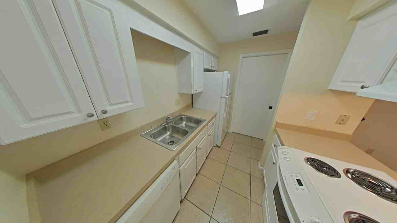 720 Ne 30th Ave #T - Photo 5 of 8