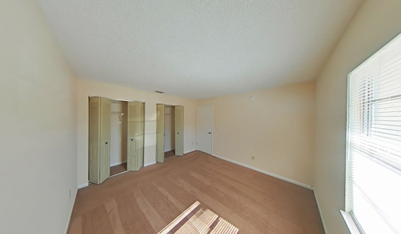 720 Ne 30th Ave #T - Photo 6 of 8