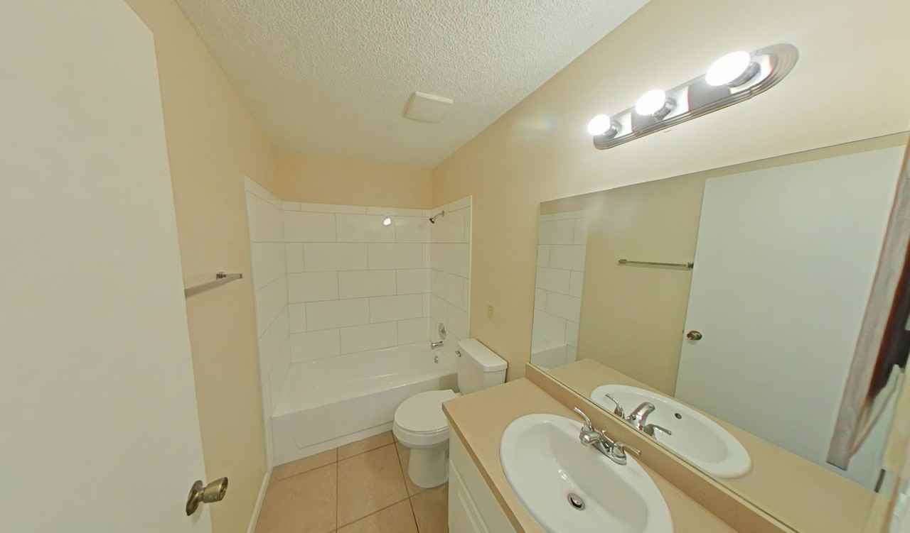 720 Ne 30th Ave #T - Photo 7 of 8