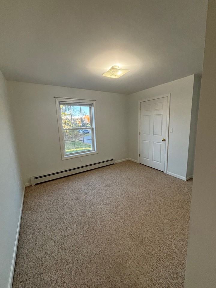 82 Fieldstone Dr #D - Photo 5 of 8