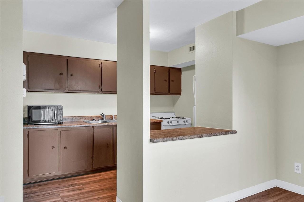 717 Fairmont Dr - Photo 2 of 50