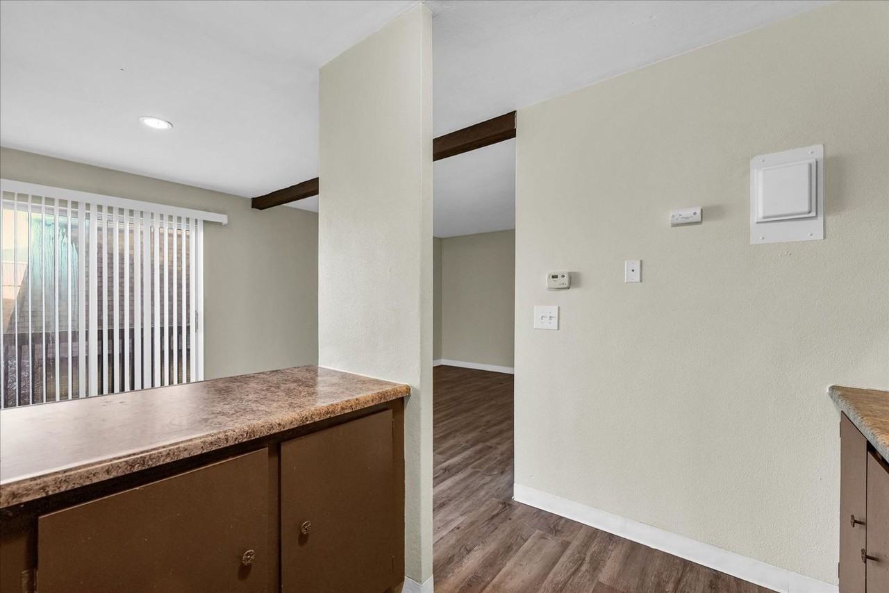 717 Fairmont Dr - Photo 7 of 50