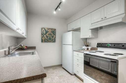 1930 Se 6th St - Photo 7 of 12