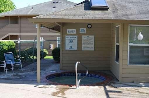 1930 Se 6th St - Photo 3 of 12