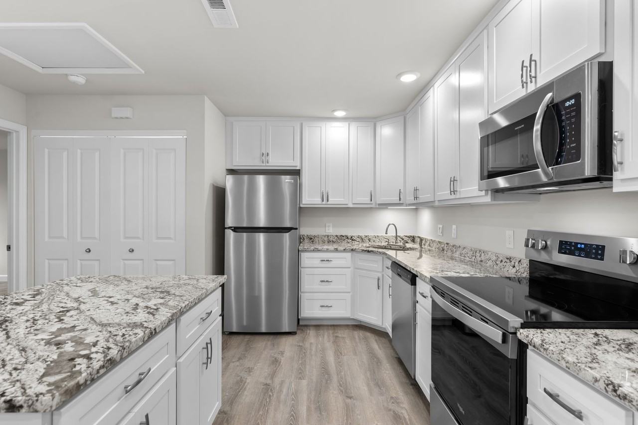 Sherman Square Apartments - Photo 4 of 50