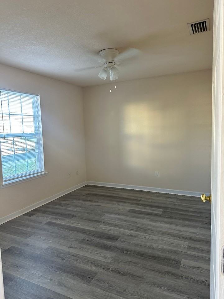 Mel Mar Go Apartments - Photo 2 of 9