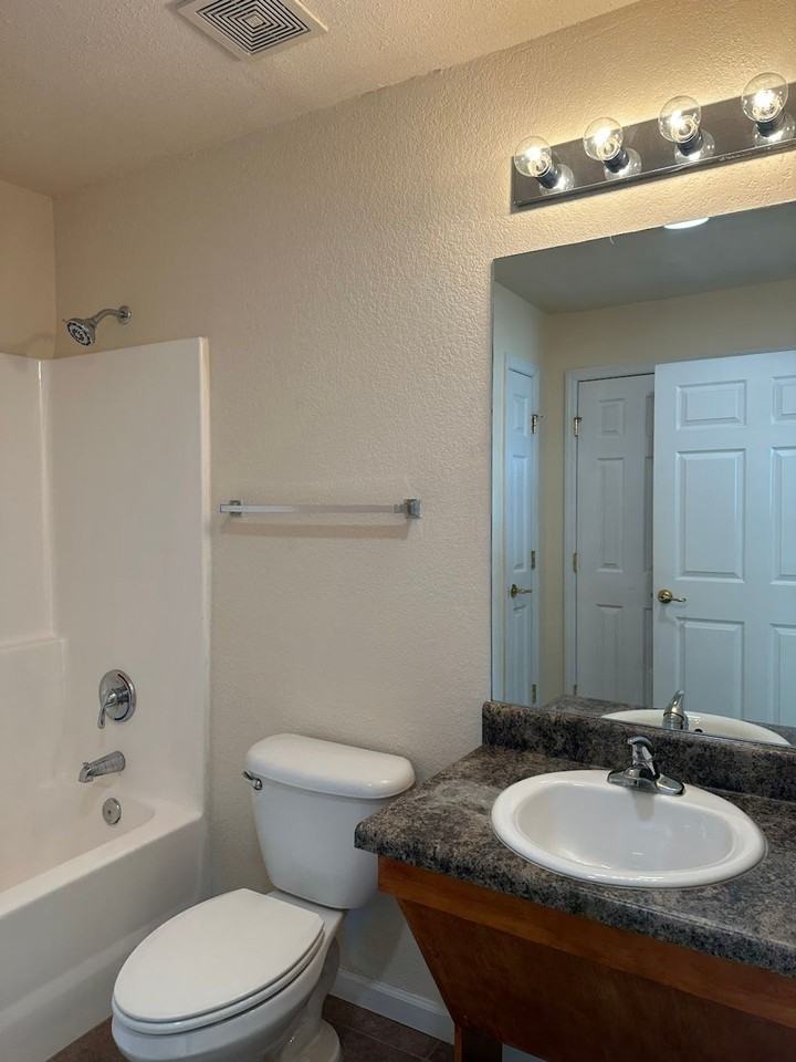 Mel Mar Go Apartments - Photo 3 of 9