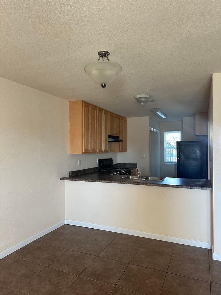 Mel Mar Go Apartments - Photo 4 of 9