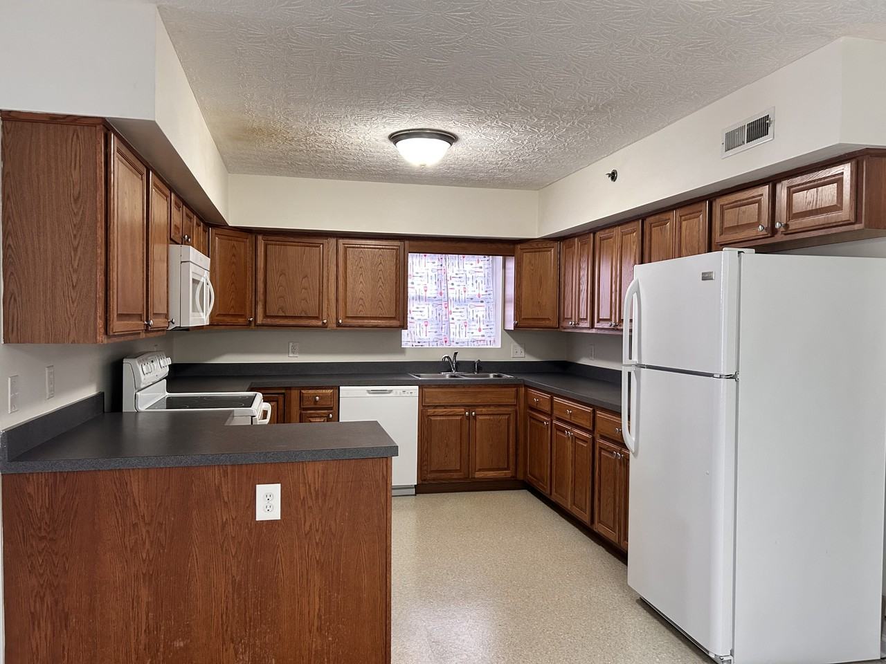 23 Rosewood Ct #101 - Photo 7 of 14