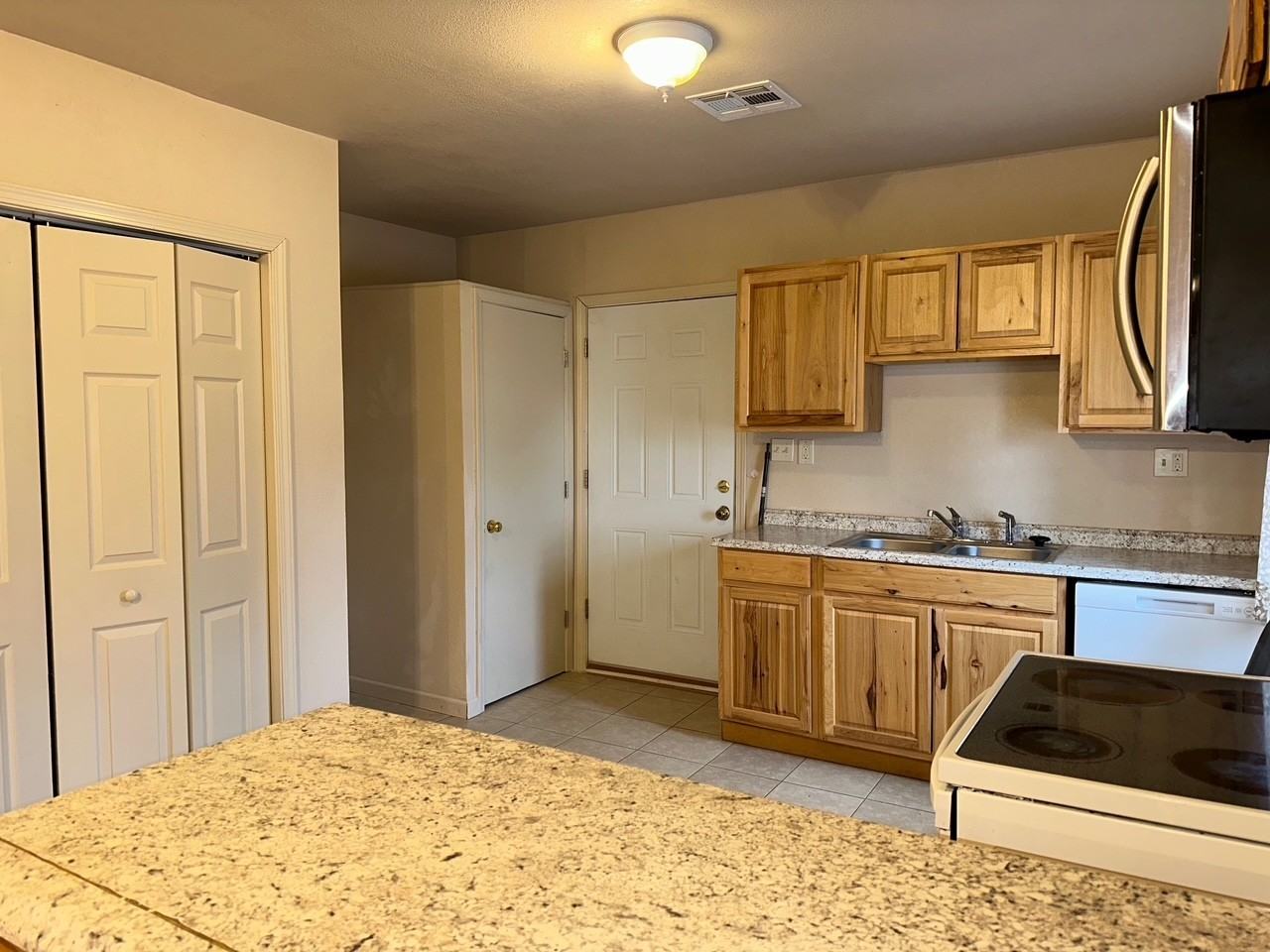 1501 N Jackson St #1 - Photo 5 of 13