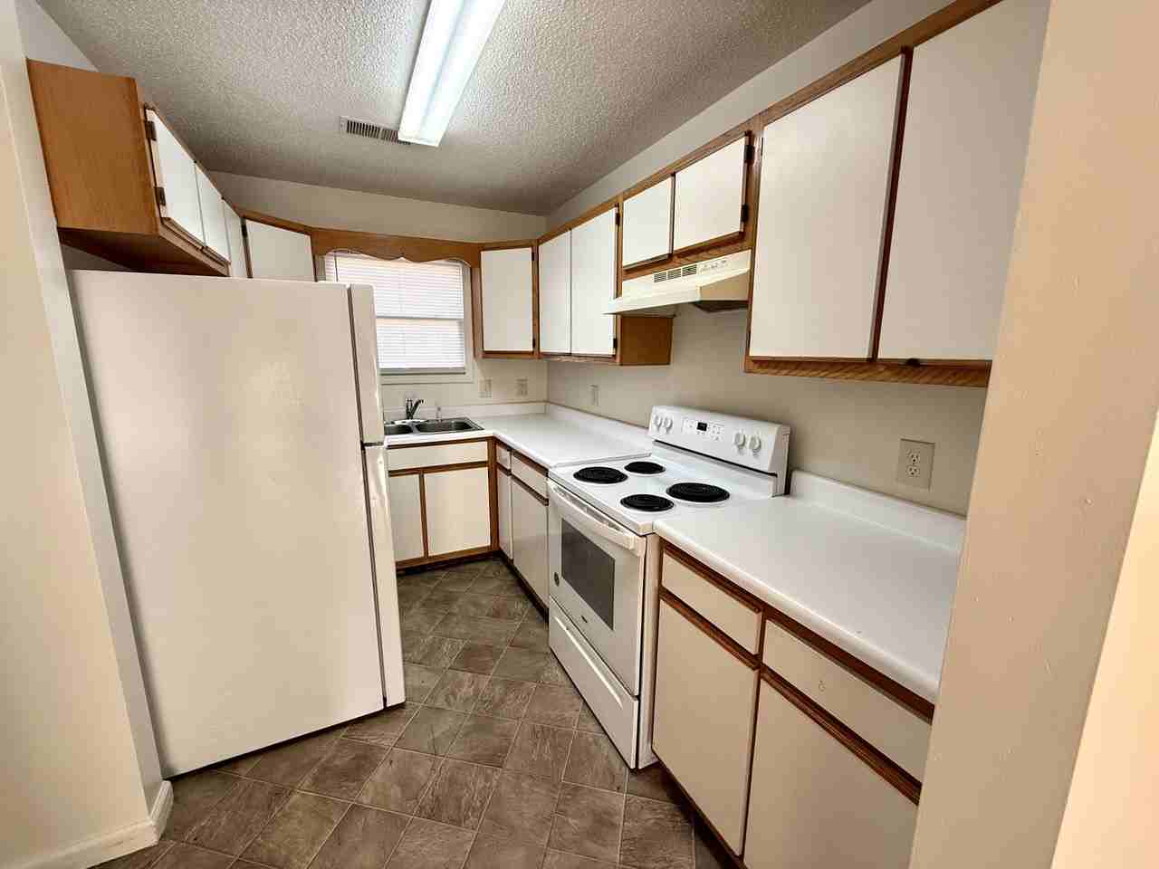 33 Driftwood Cir #1 - Photo 4 of 14