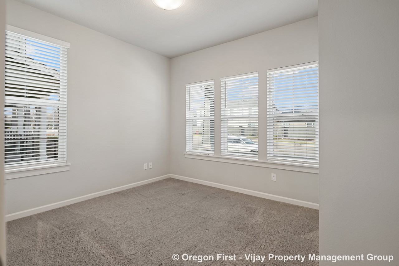 3662 Se 67th Ave #1 - Photo 5 of 43