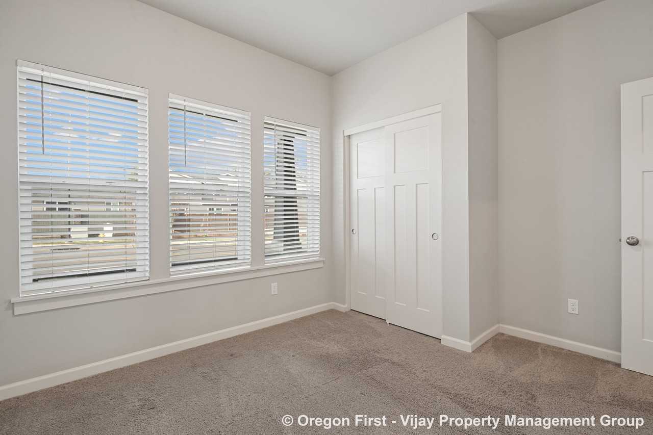 3662 Se 67th Ave #1 - Photo 6 of 43