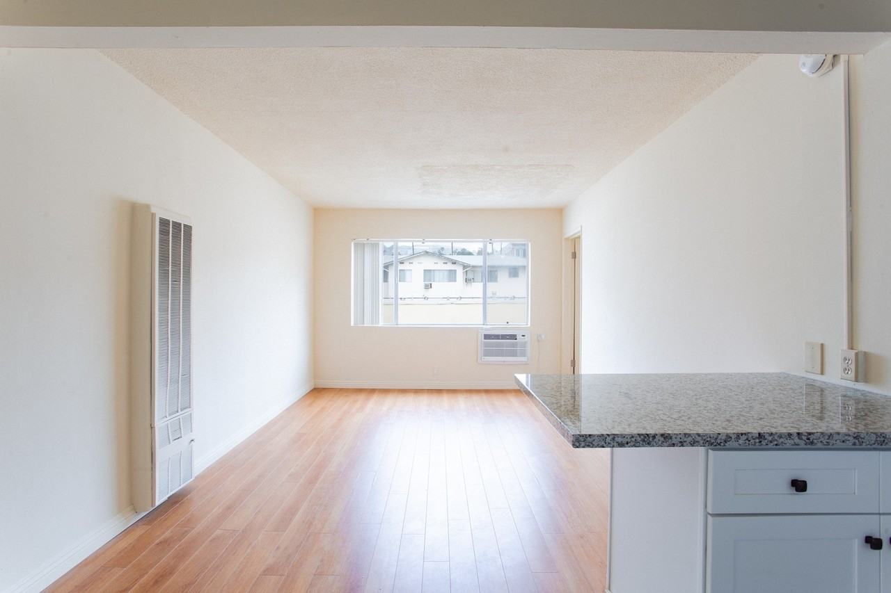 1811 Tamarind Apartments - Photo 6 of 18