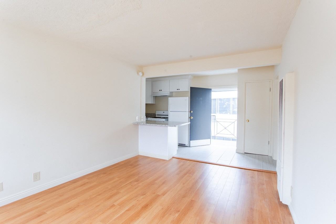 1811 Tamarind Apartments - Photo 7 of 18