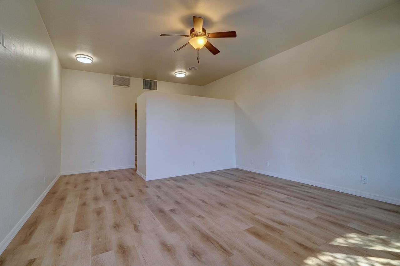 Riverside Suites - Photo 4 of 46