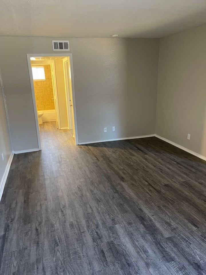 5526 Reiger Avenue - Photo 3 of 27